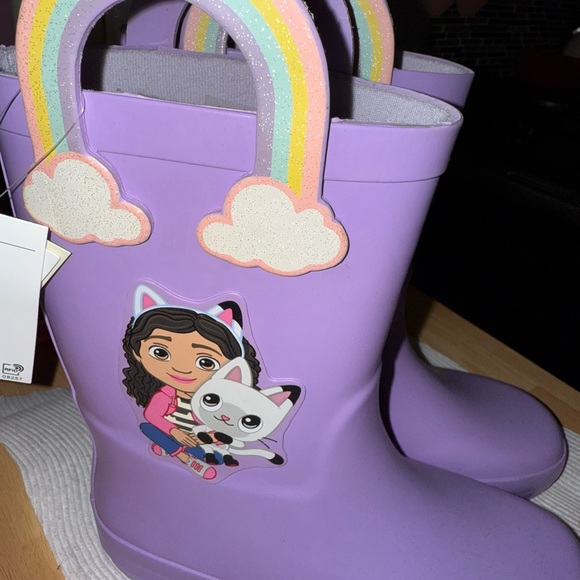 H&M Gabby’s Dollhouse Lavender Kids' Boots with Rainbow Handles - Picture 3 of 6